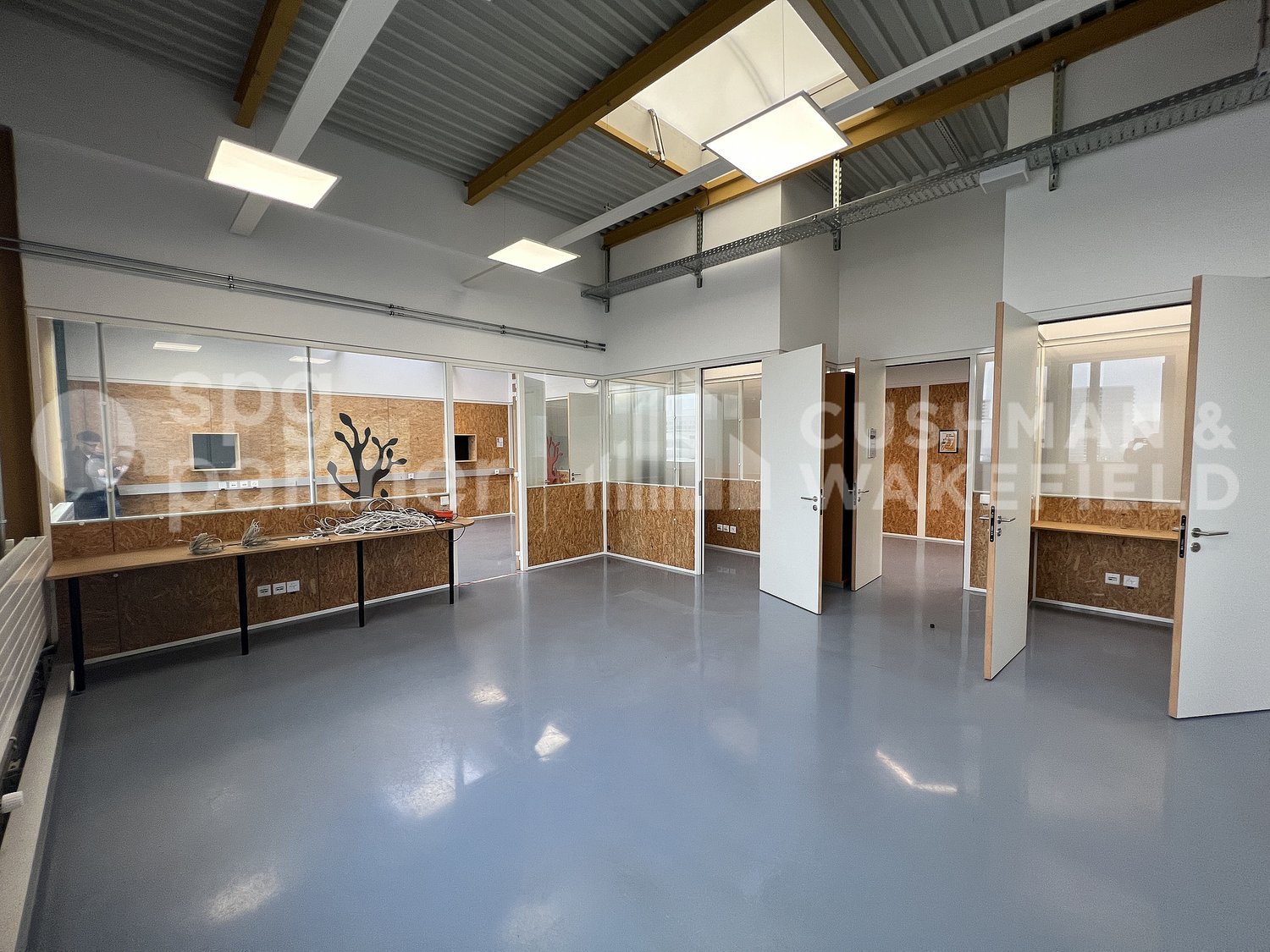 1300m² Gewerbe, Foto 1 von 8