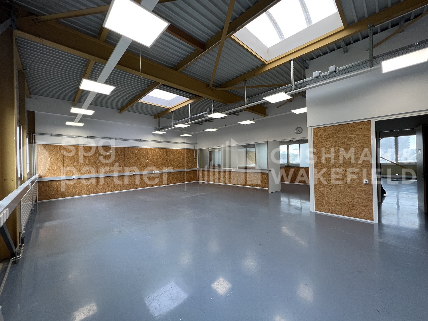 1300m² Gewerbe, Foto 3 von 8