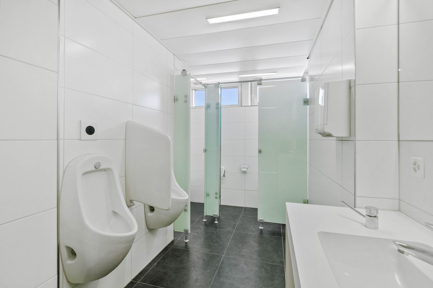 146m² office