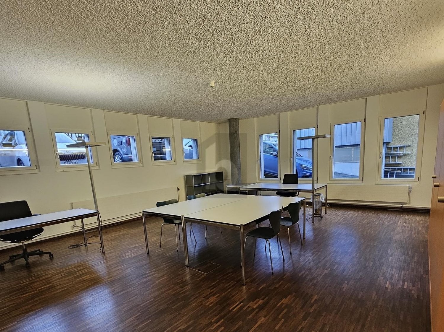 120m² office