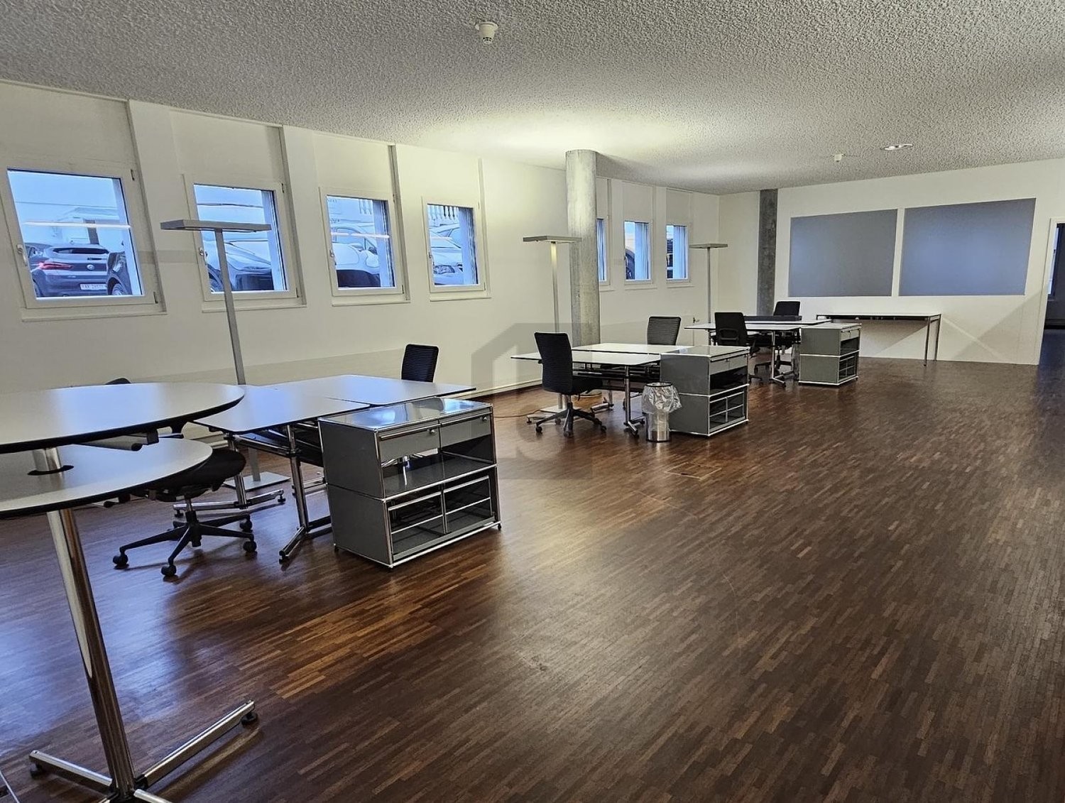 120m² office