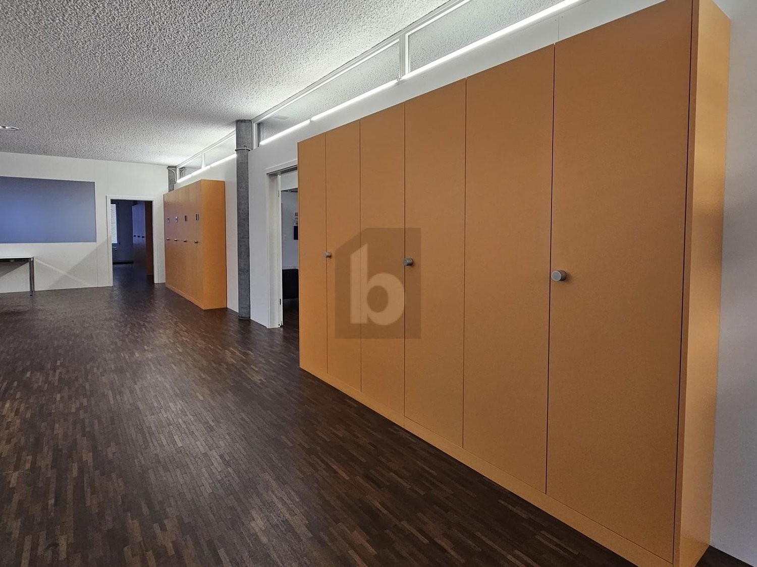 120m² office