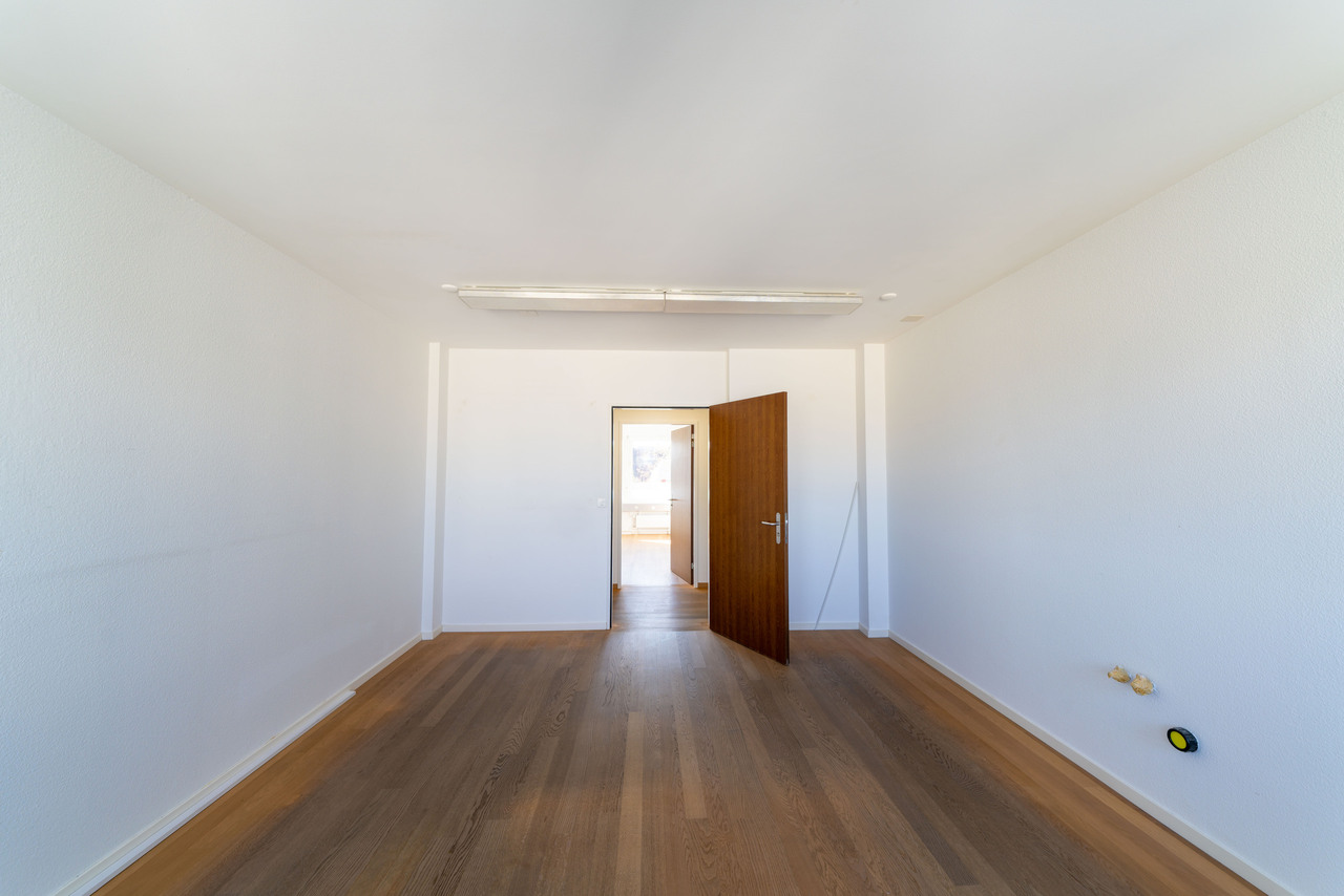 837m² office