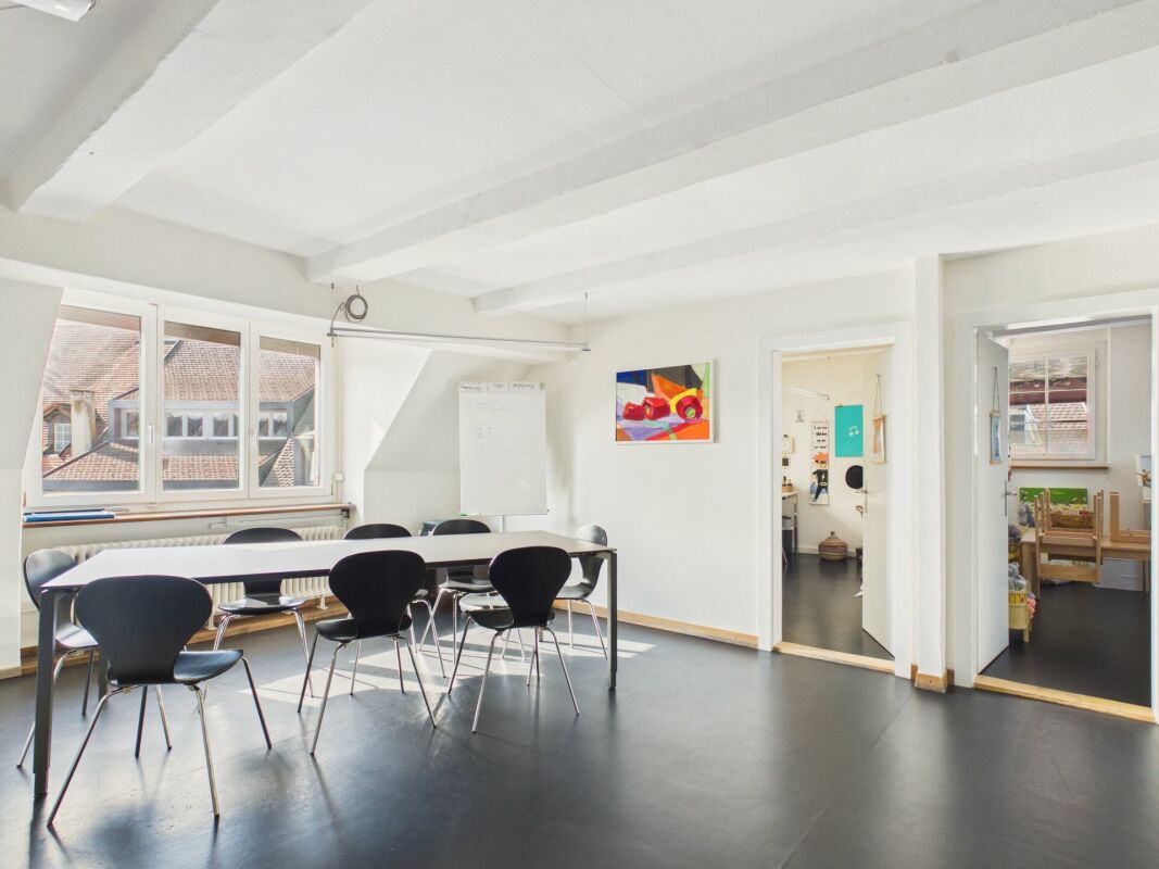 76m² office