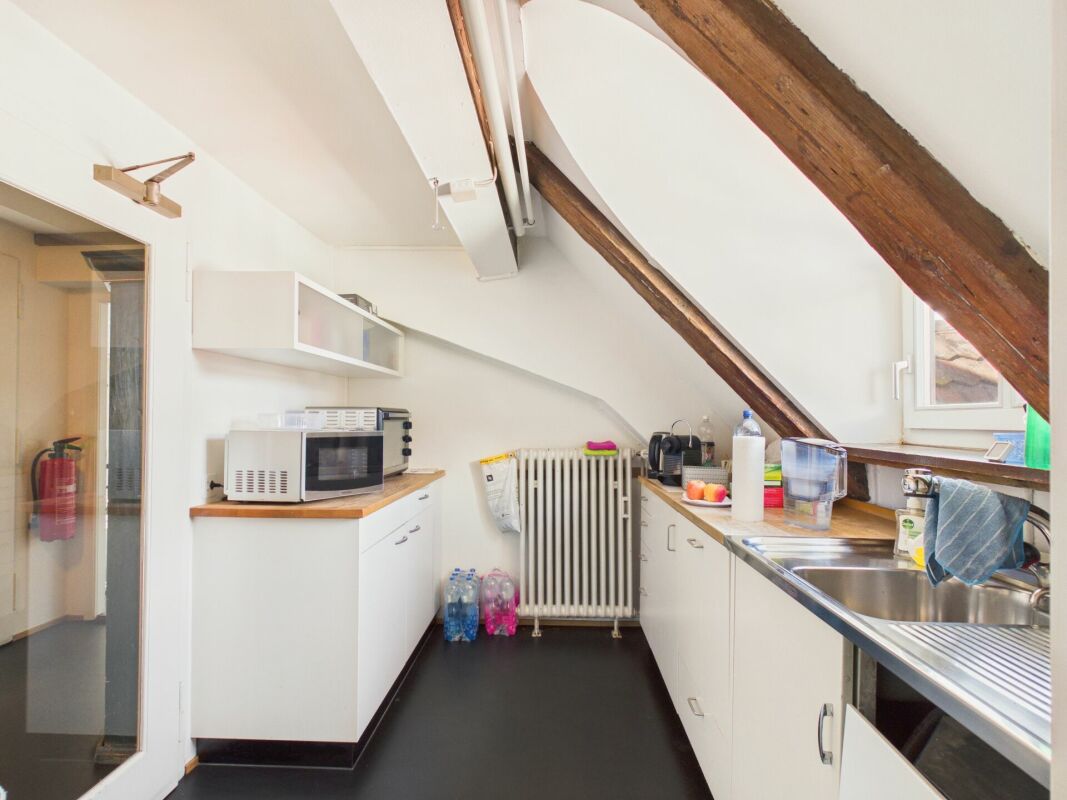 76m² office