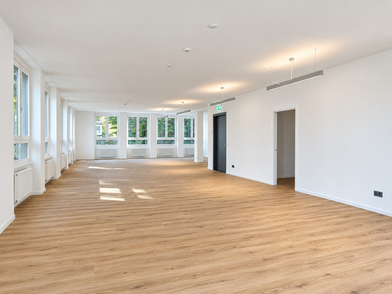 96m² office
