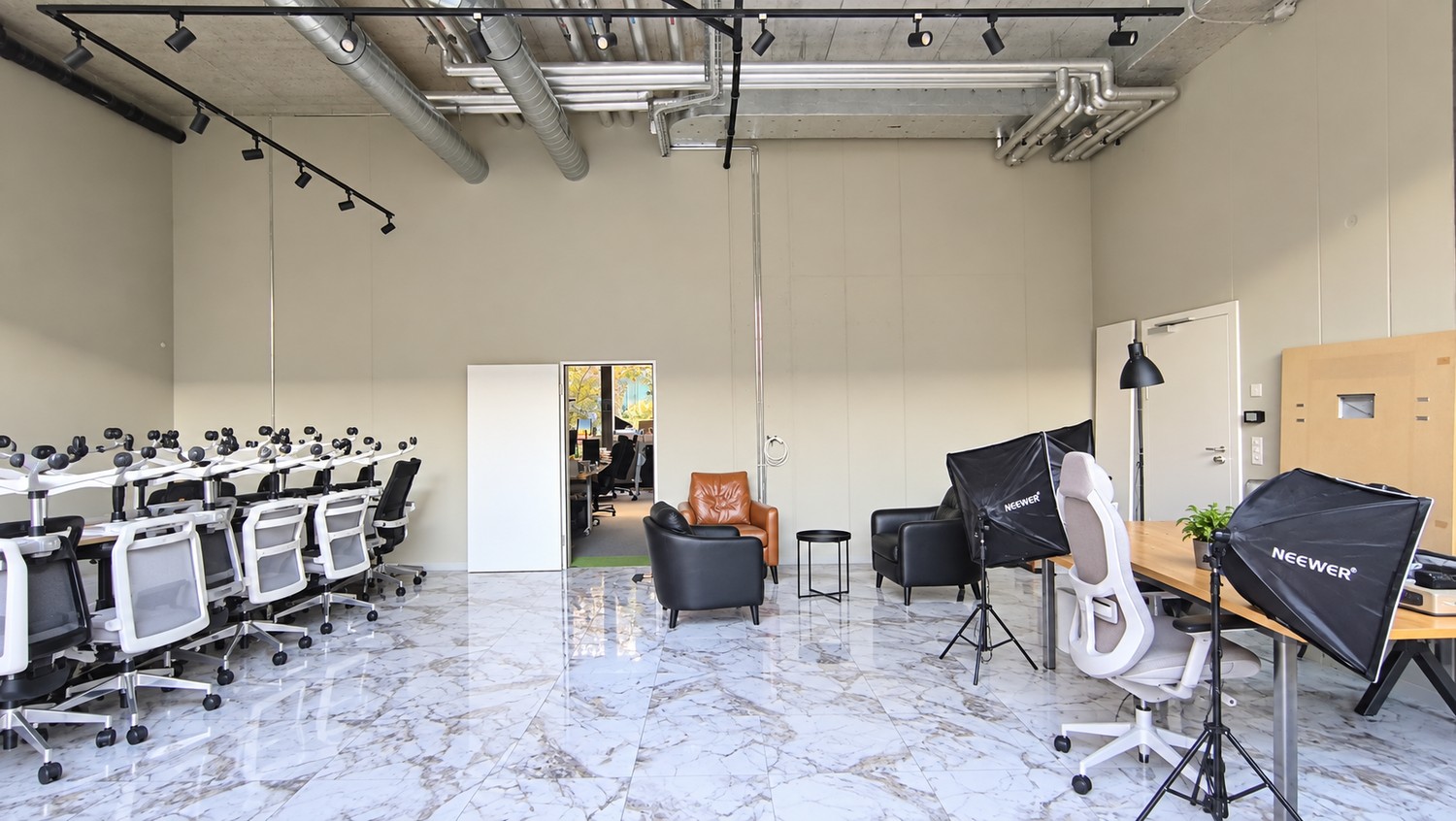 150m² commercial, photo 1 sur 5