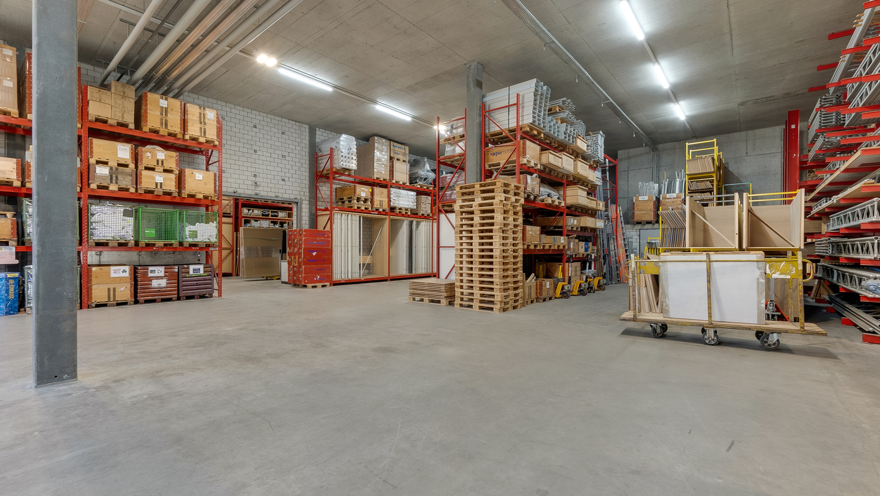 3933m² commercial