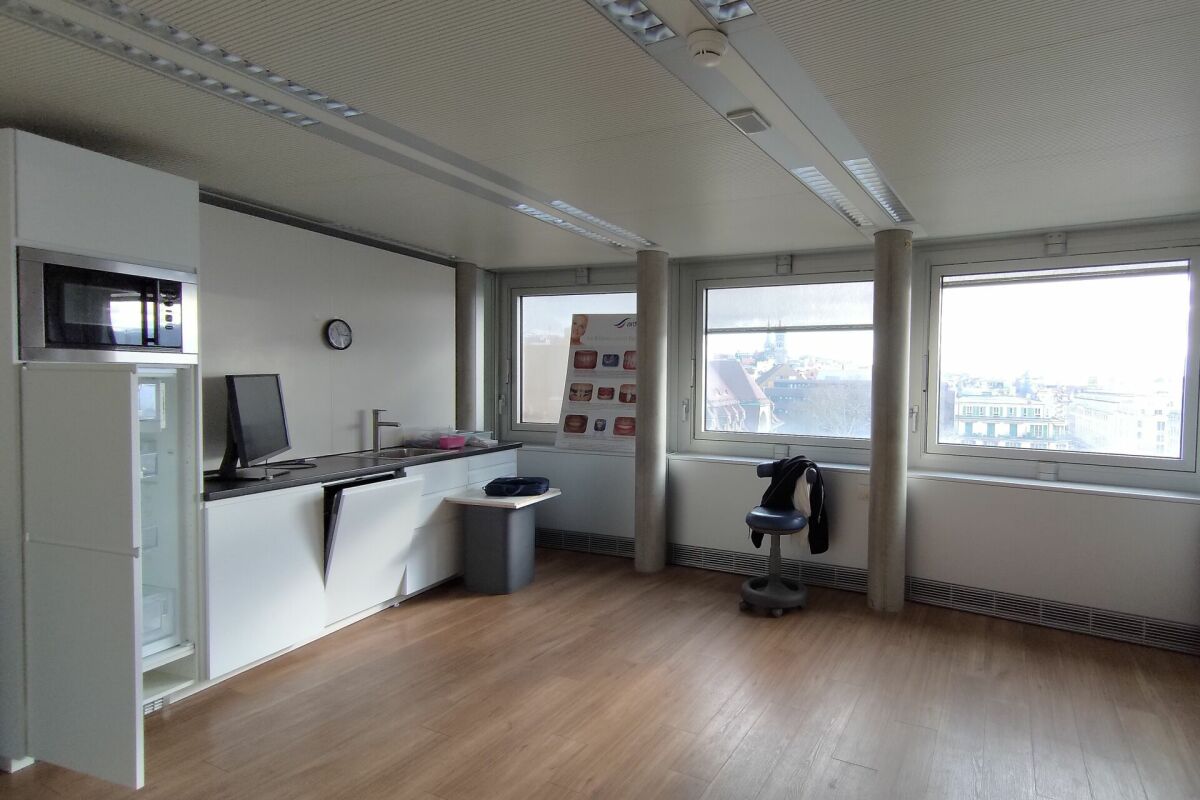 271m² Büro, Foto 4 von 5