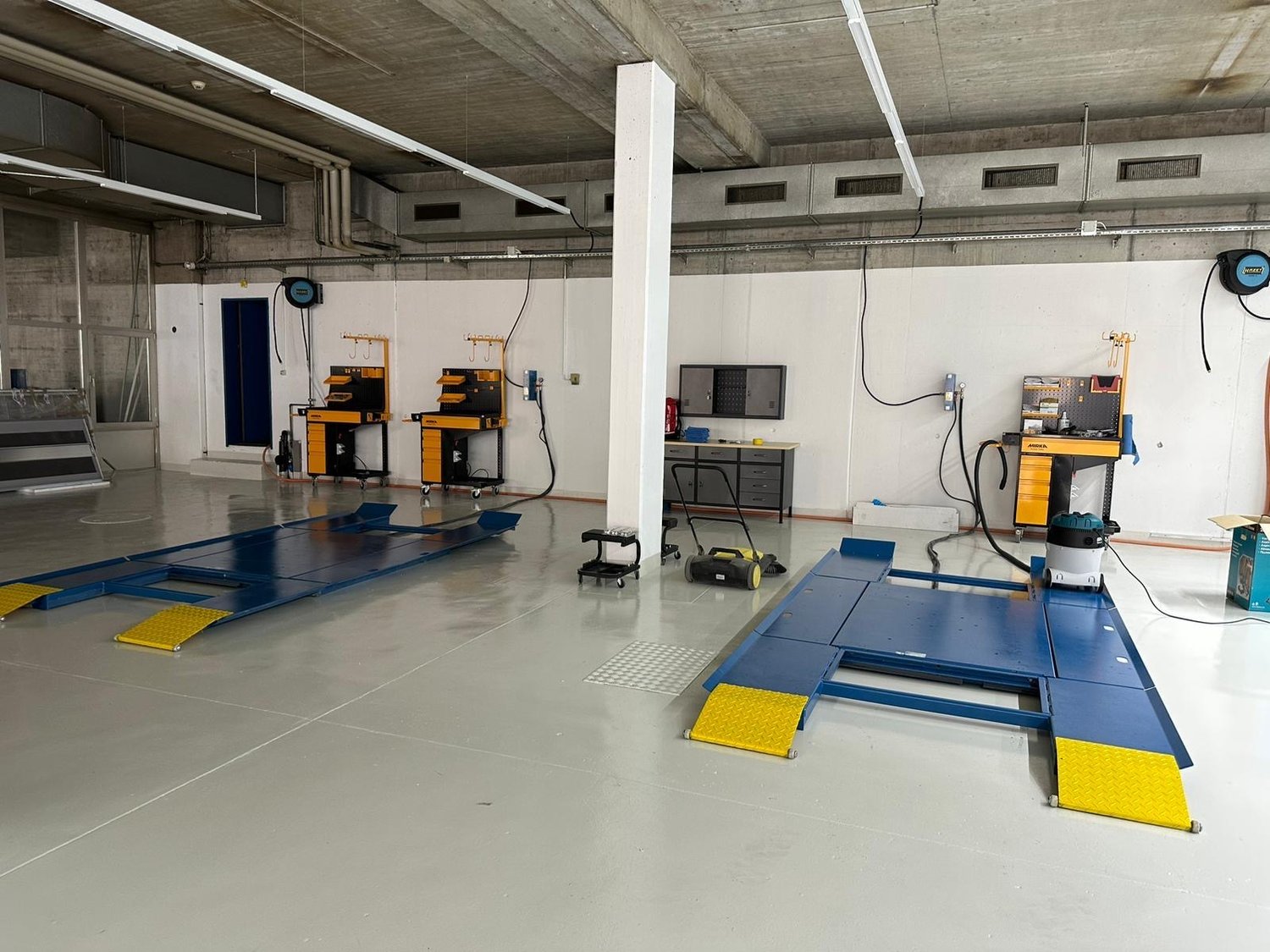 1200m² workshop