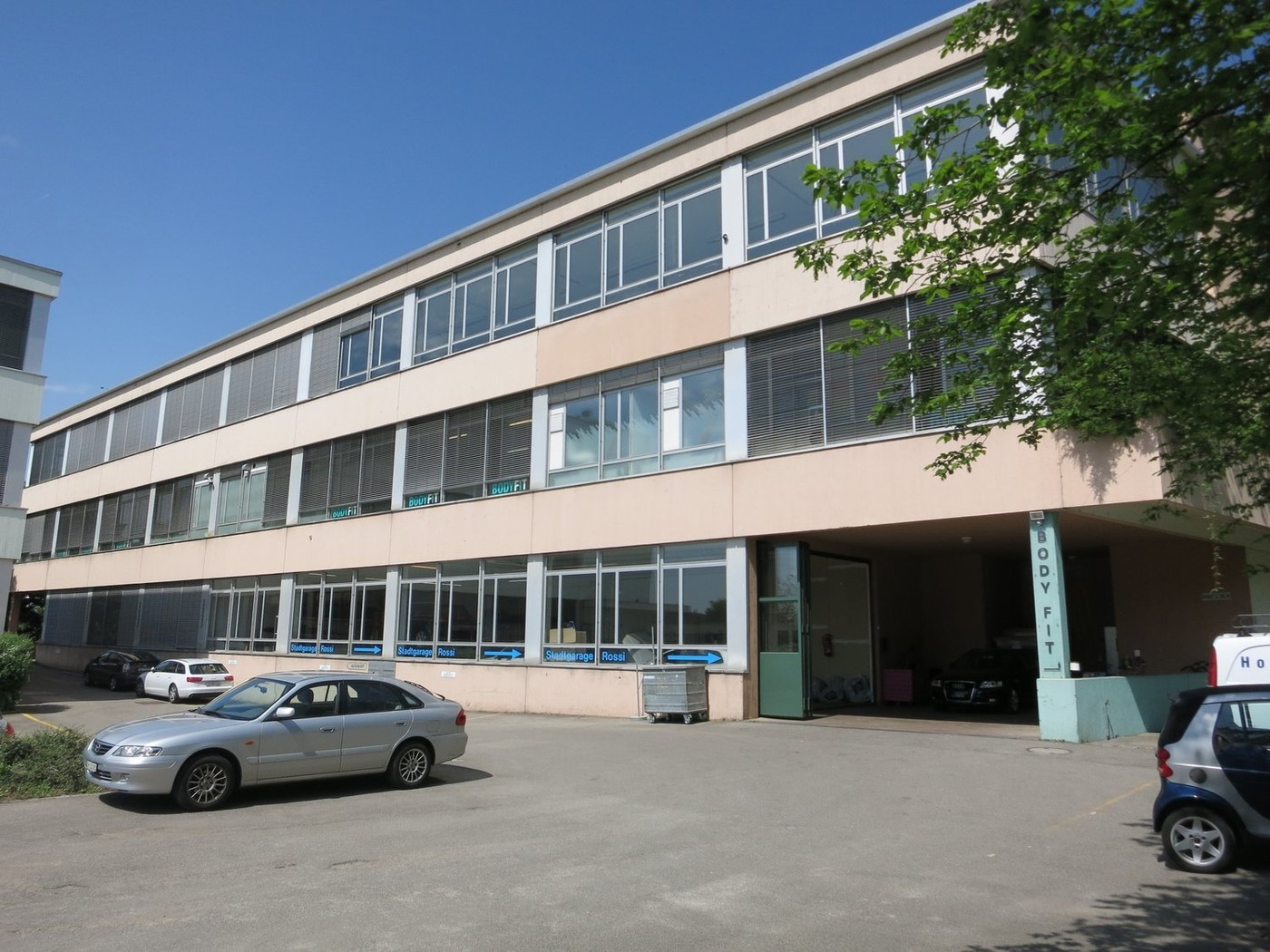 121m² commercial