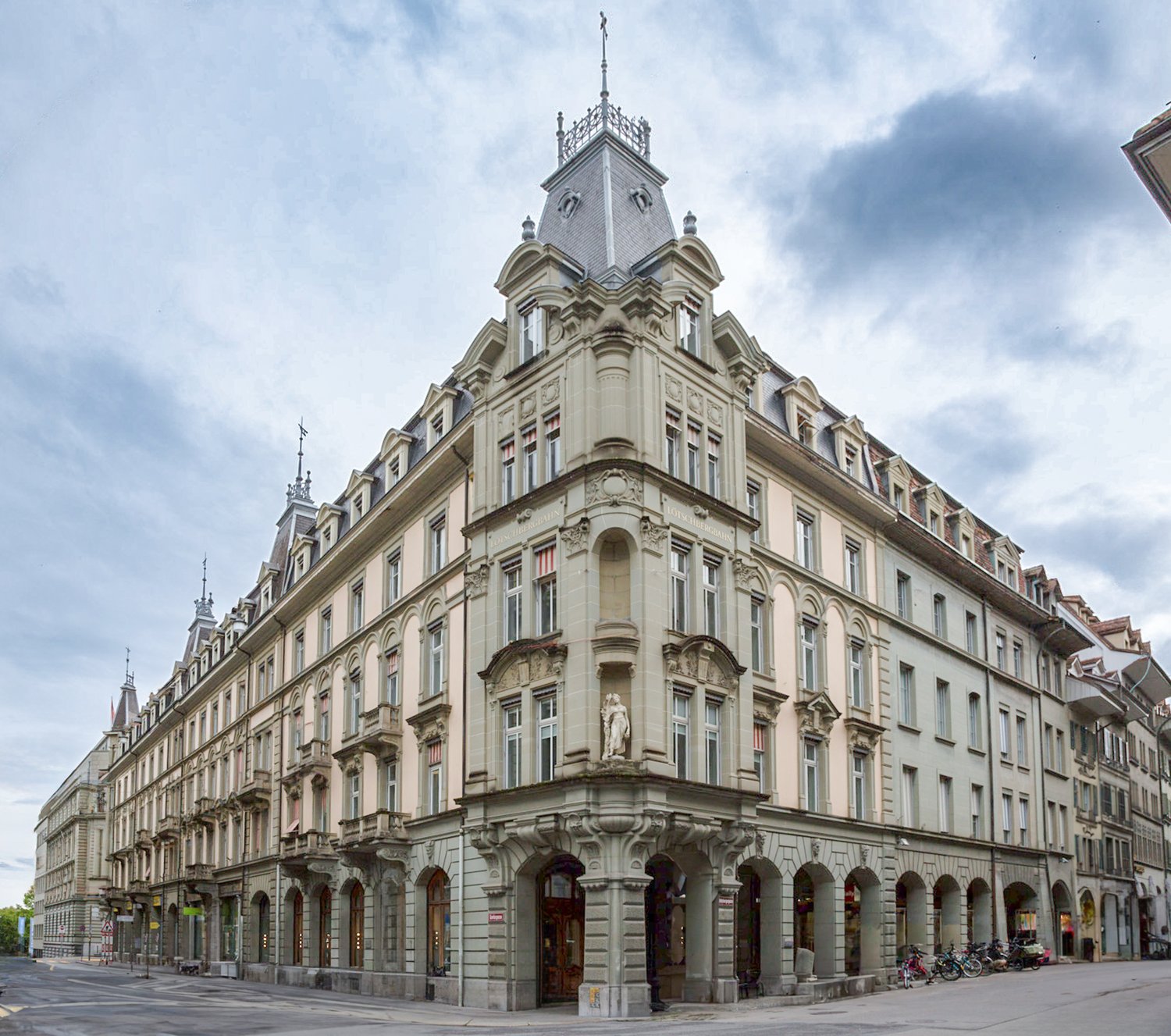 100m² office
