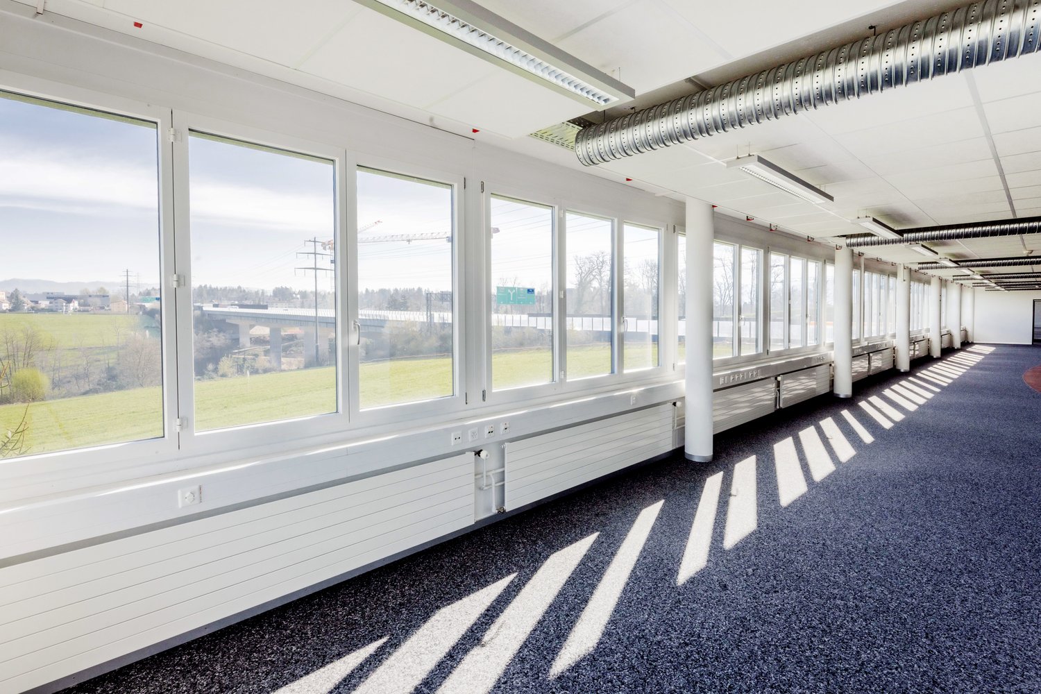 373m² office