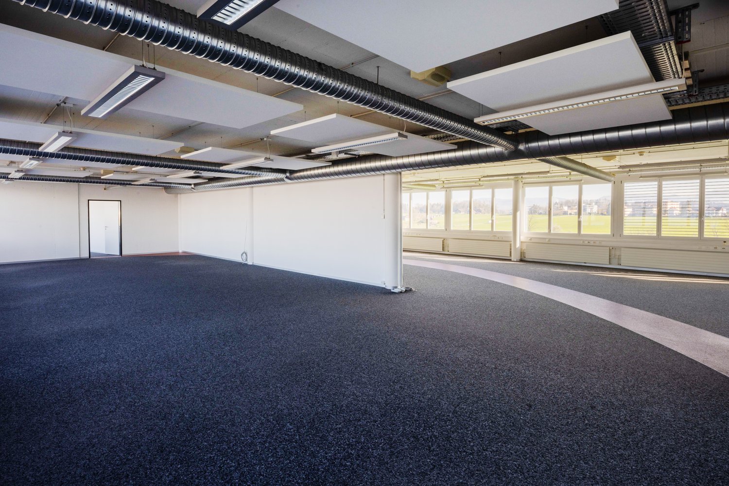 373m² office