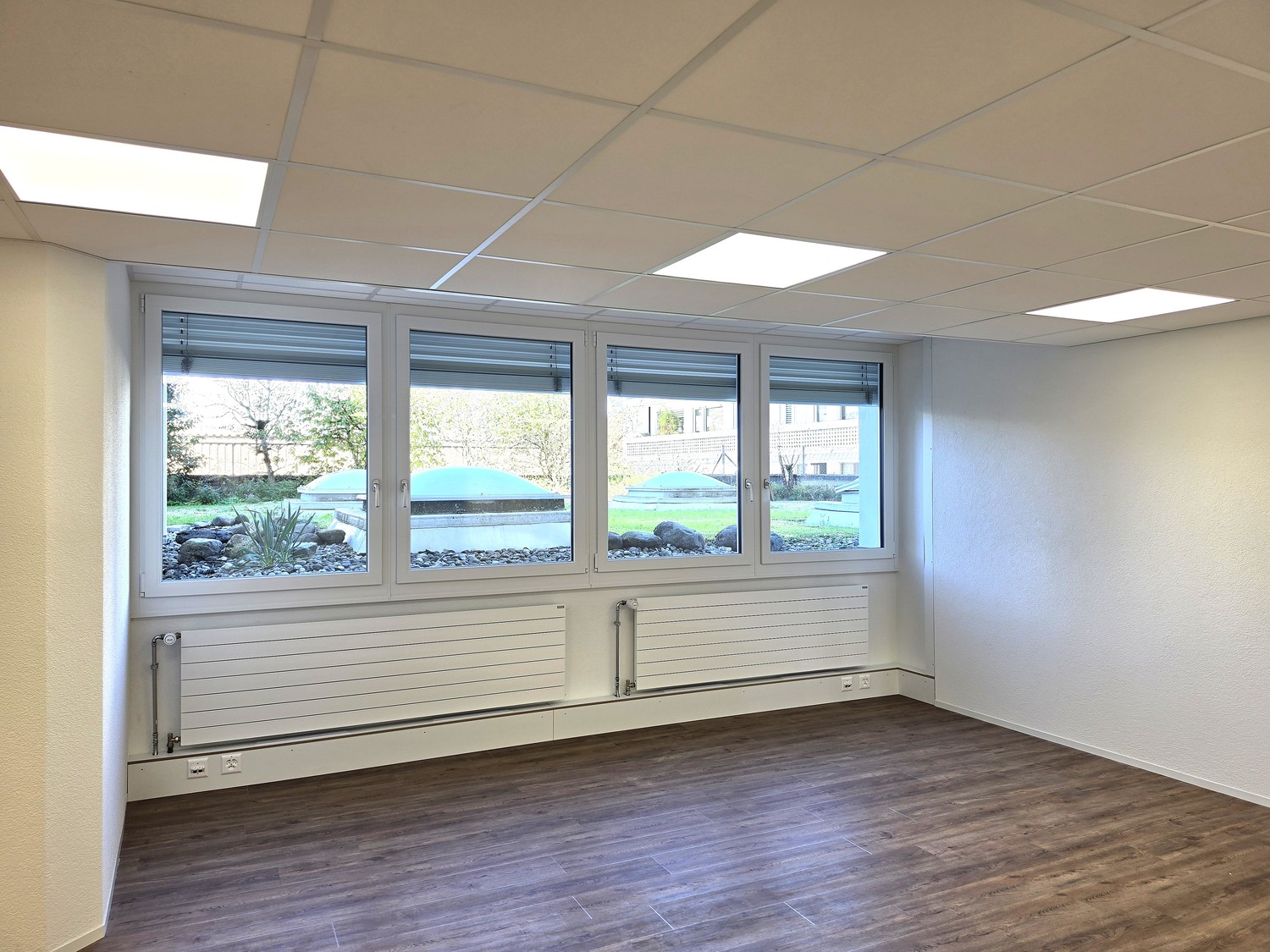 200m² commercial