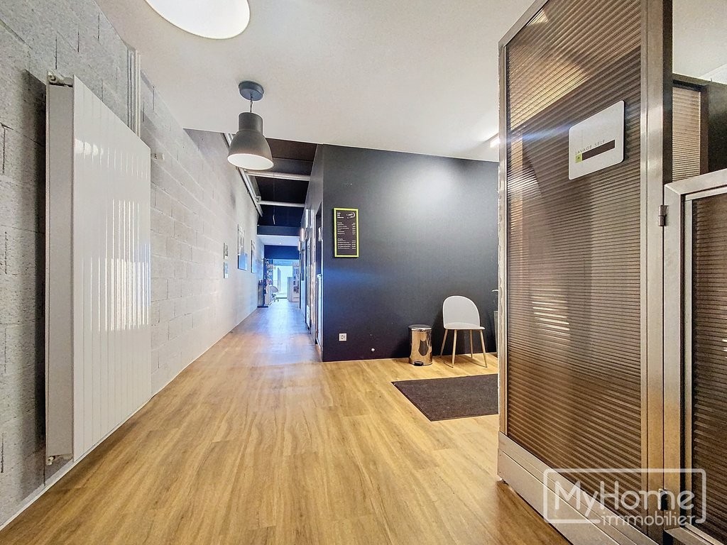 79m² shop