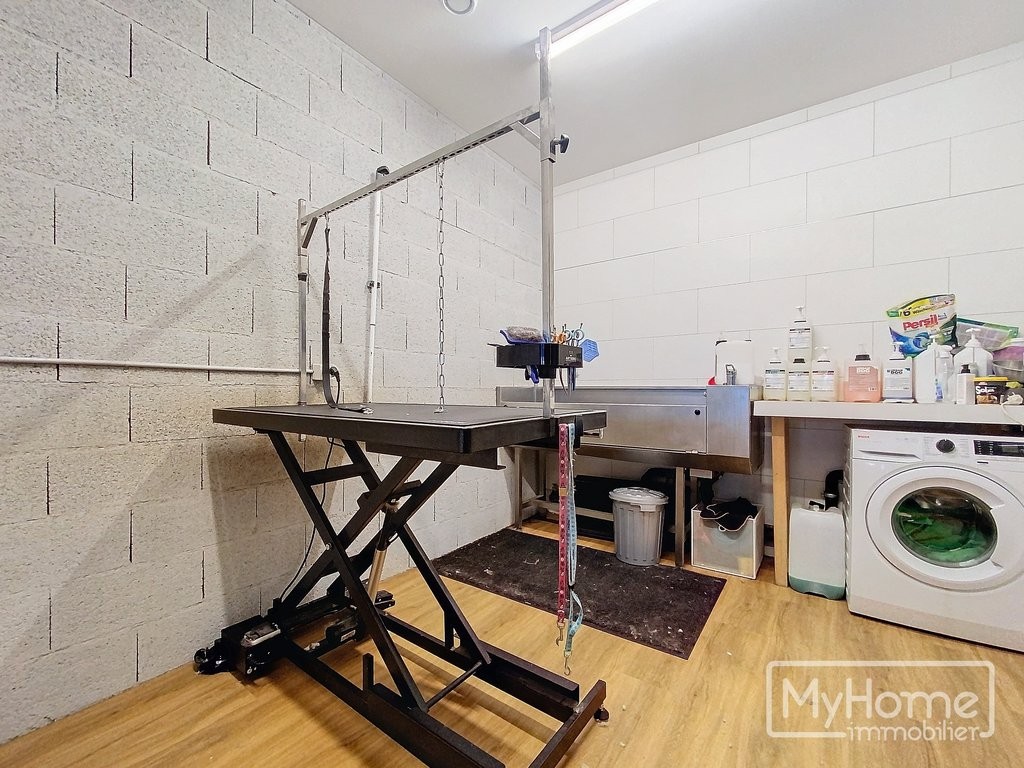 79m² shop
