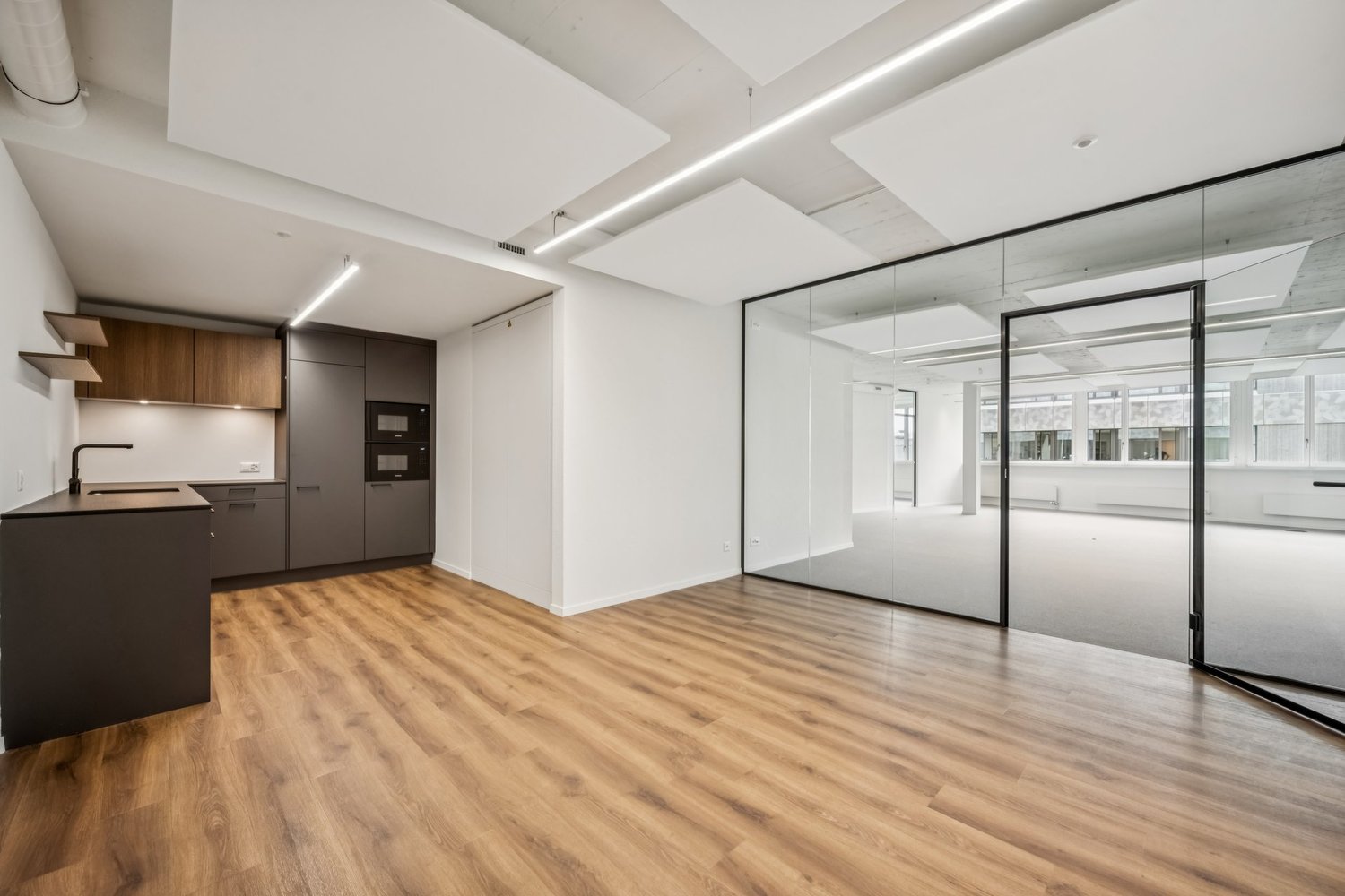218m² office