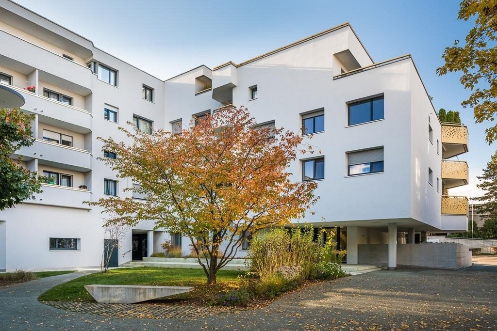 65m² commercial