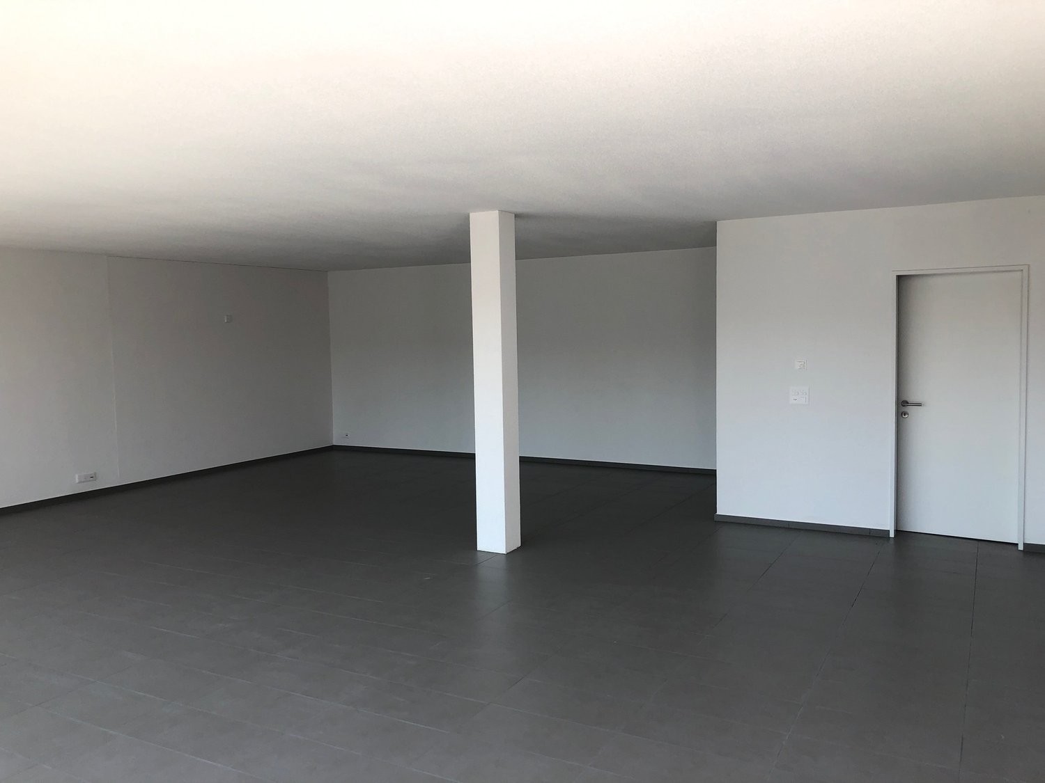 75m² shop