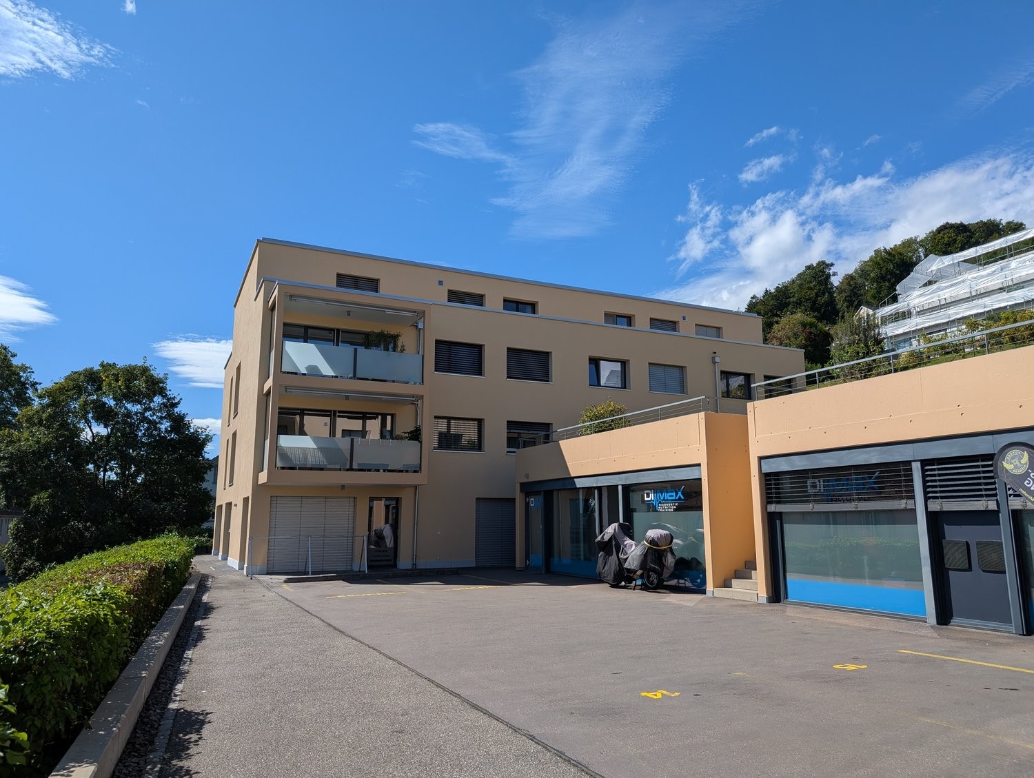 75m² shop