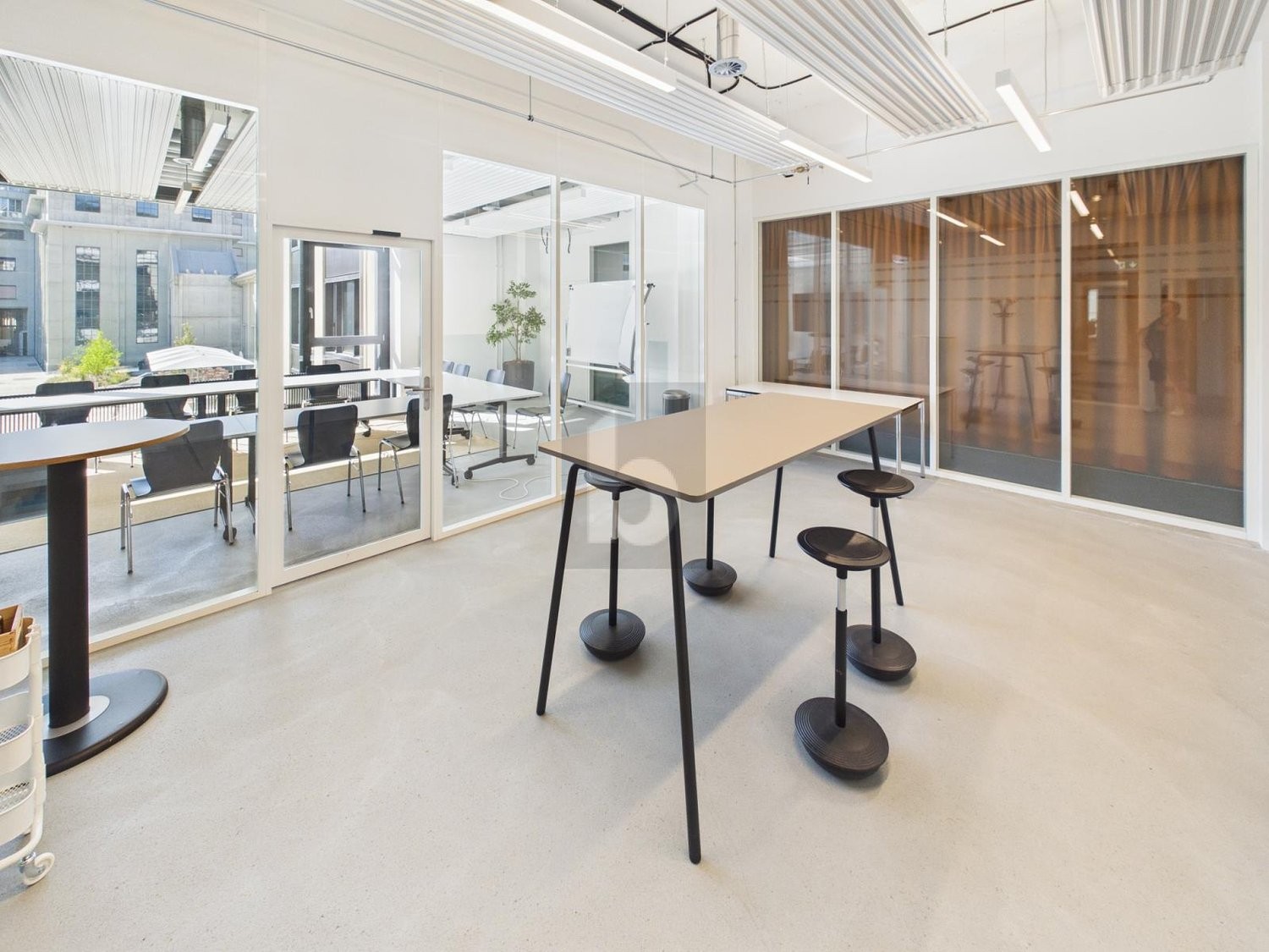 27m² office