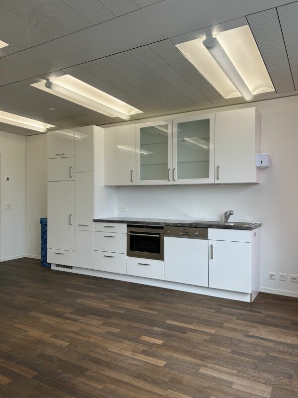 135m² office