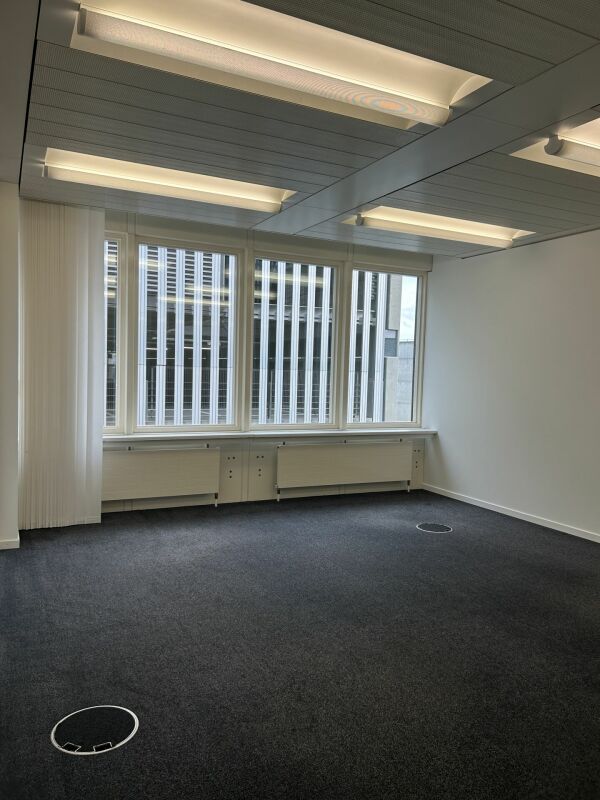 135m² office