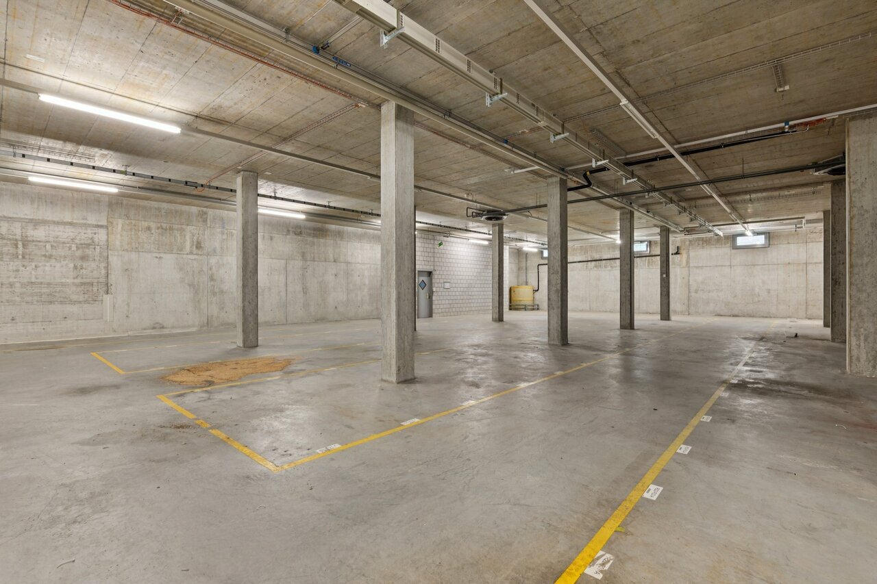 757m² storage room