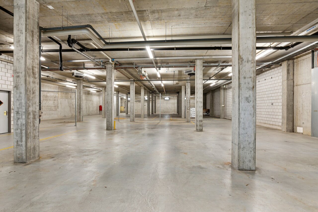 757m² storage room
