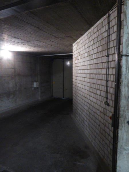 90m² storage room