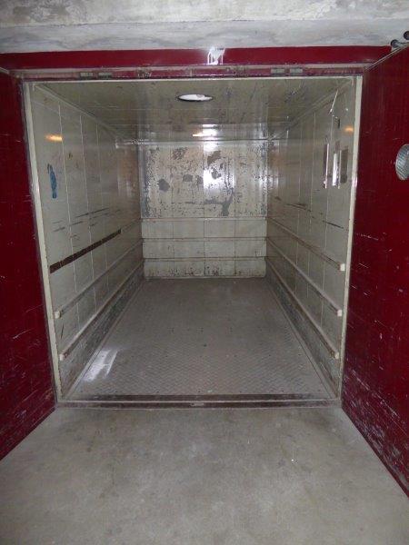 90m² storage room