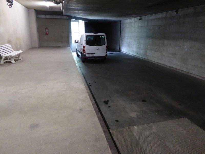 90m² storage room
