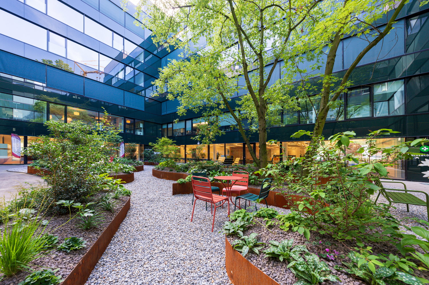 200m² office