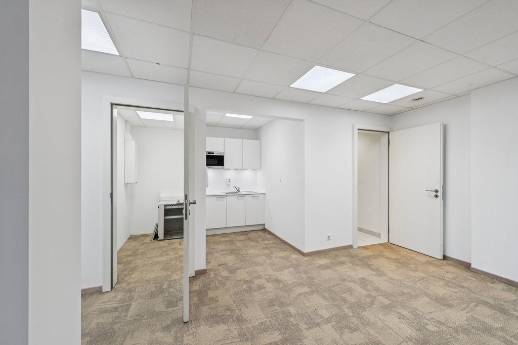 146m² Büro, Foto 4 von 10
