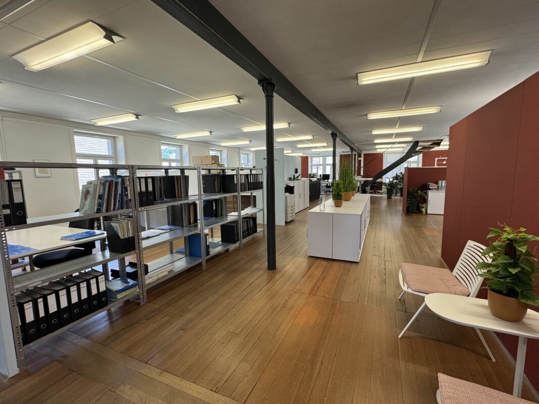 324m² commercial, Foto 1 von 6