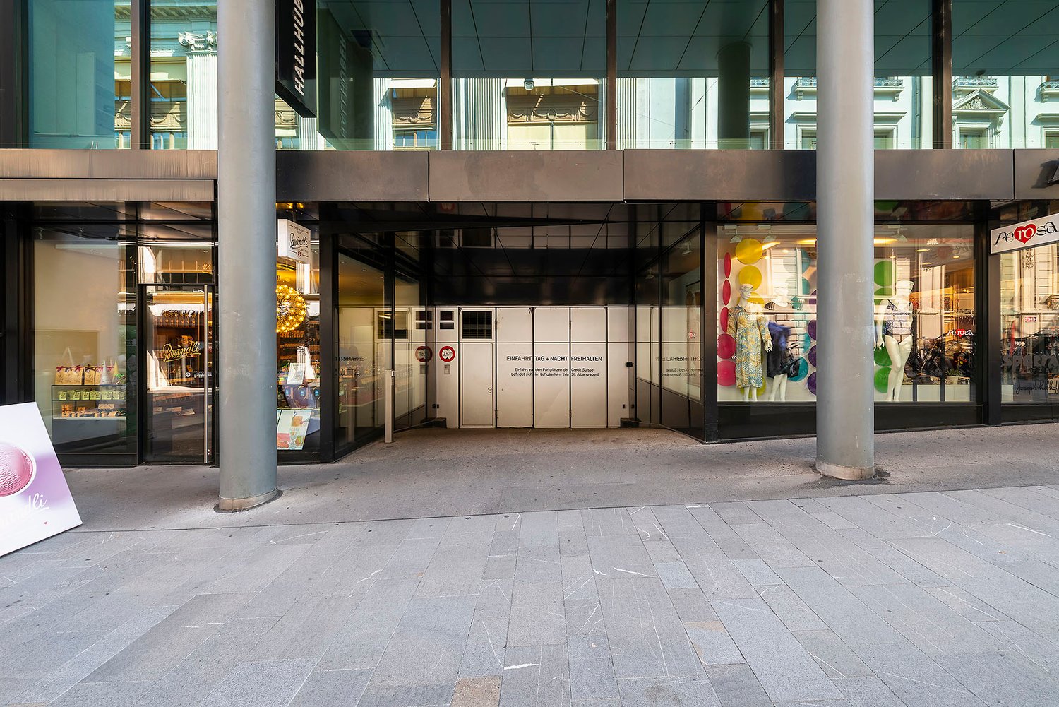 1000m² shop