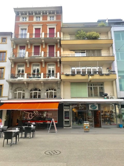 355m² coffeehouse