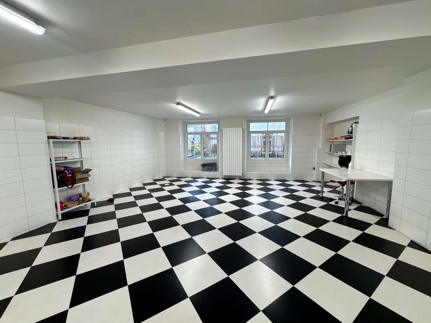 355m² coffeehouse
