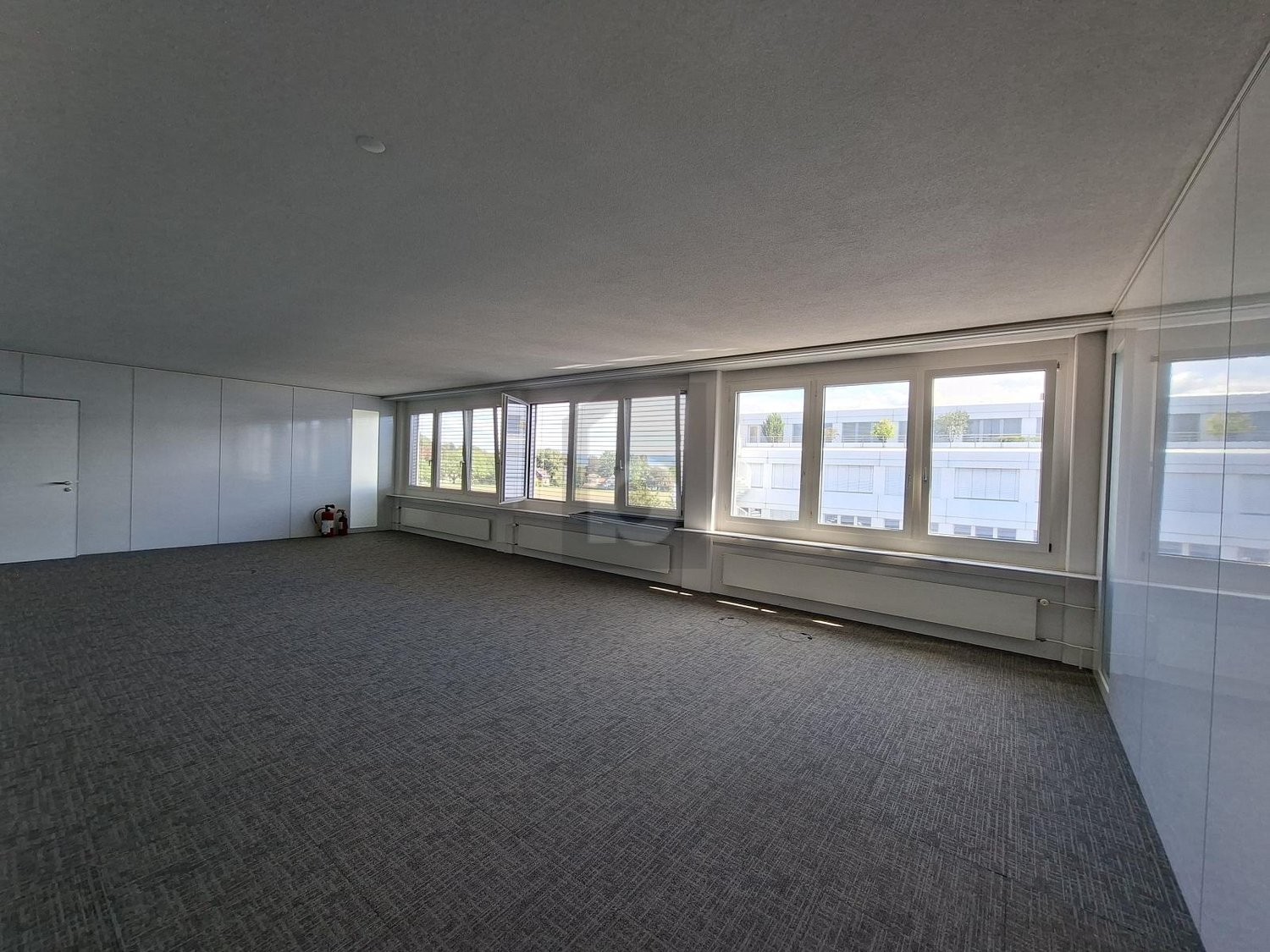 53m² ufficio, foto 2 di 3