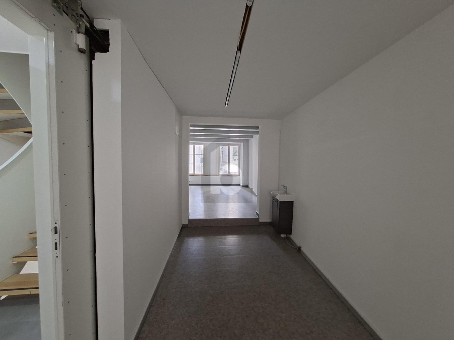 35m² office