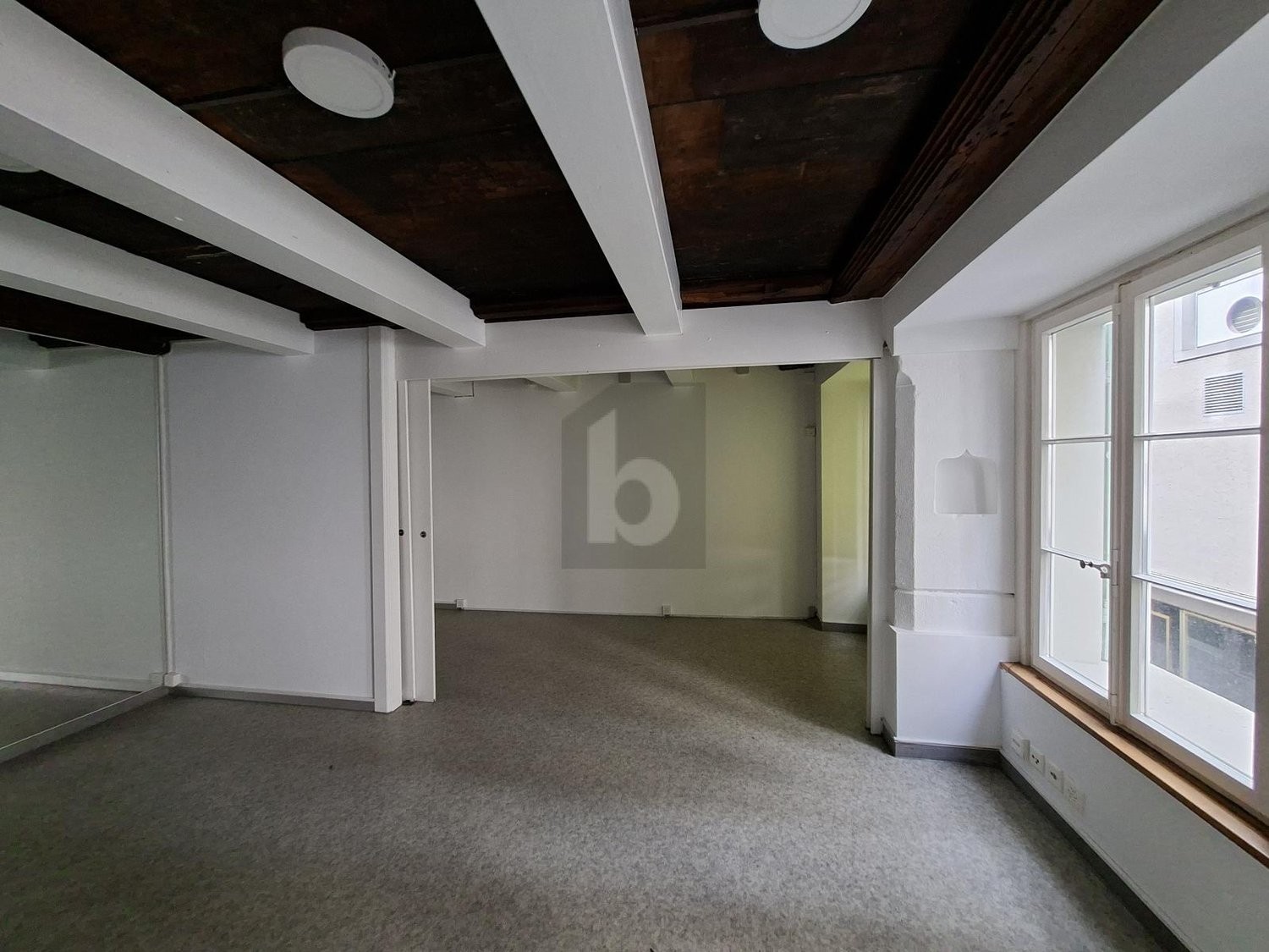 35m² office