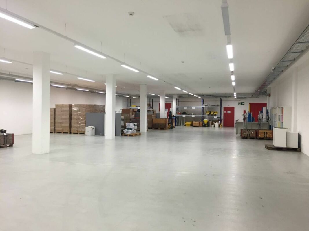 2700m² Büro