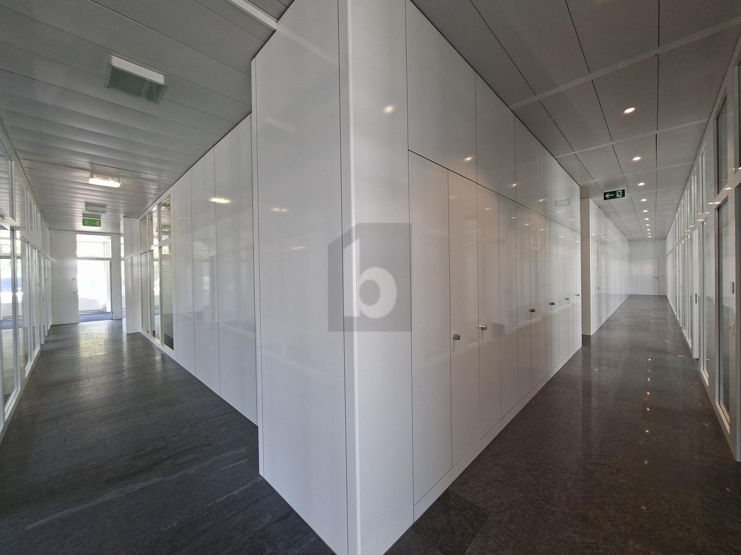 477m² office