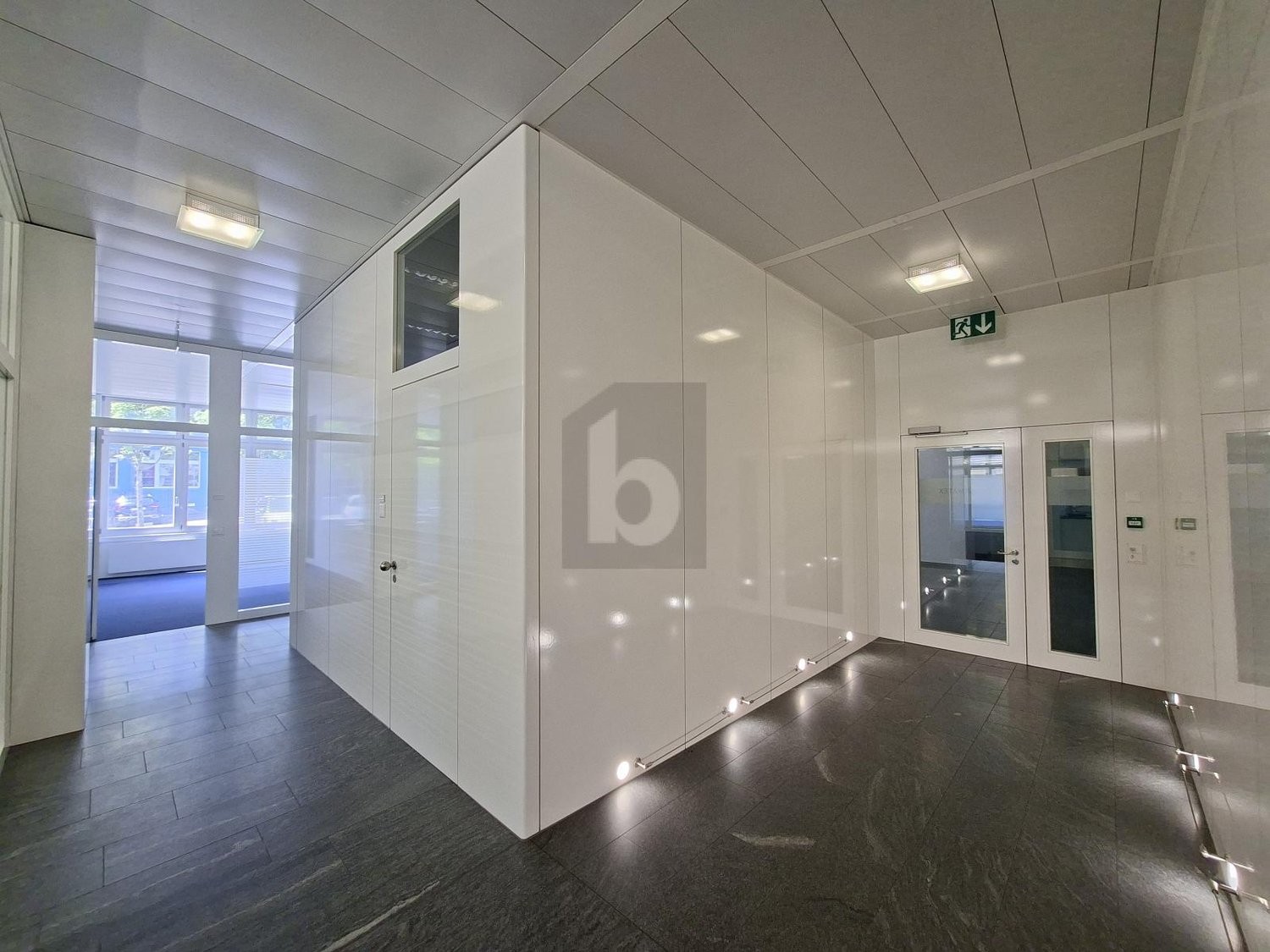 477m² office