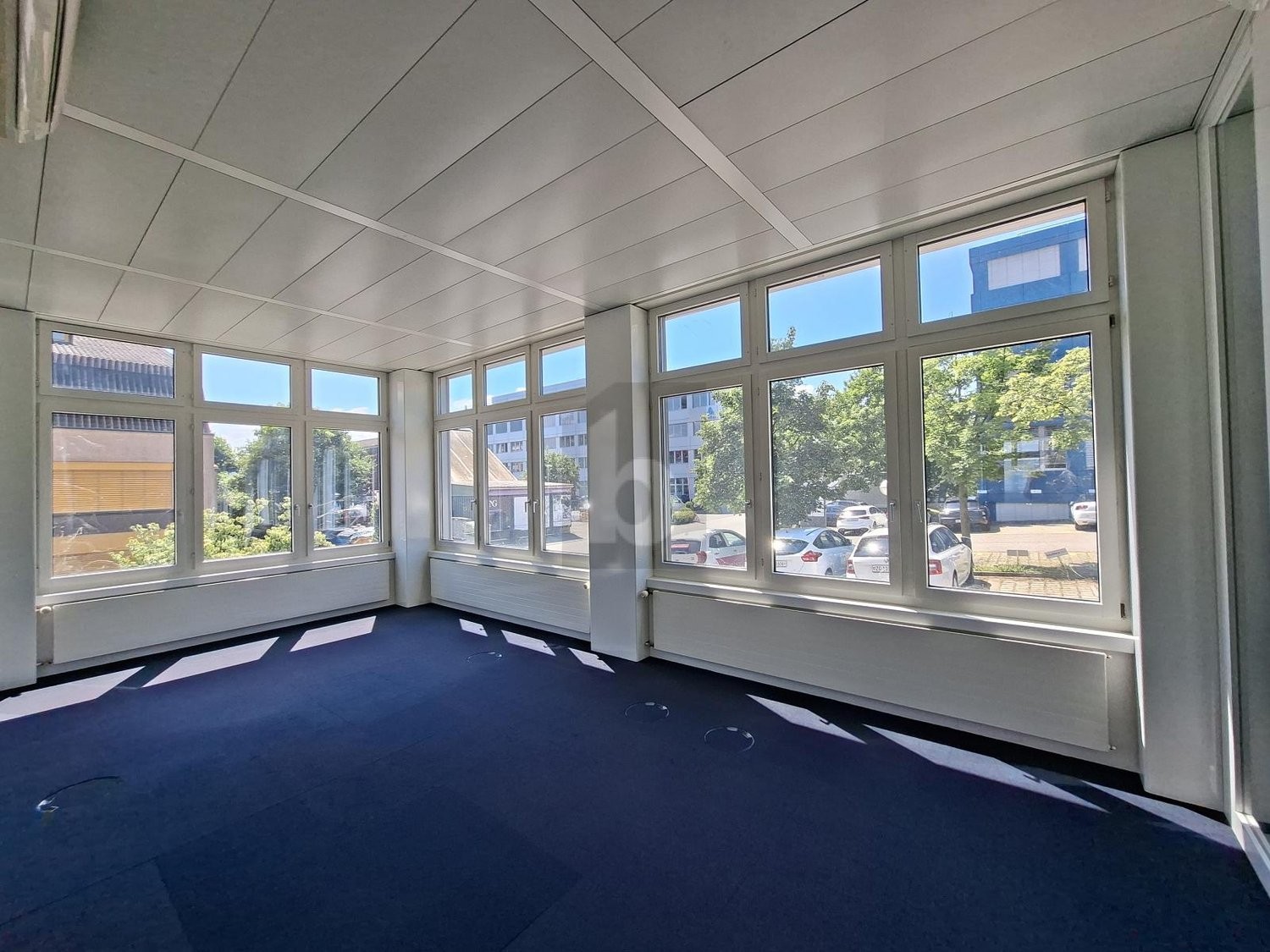 477m² office