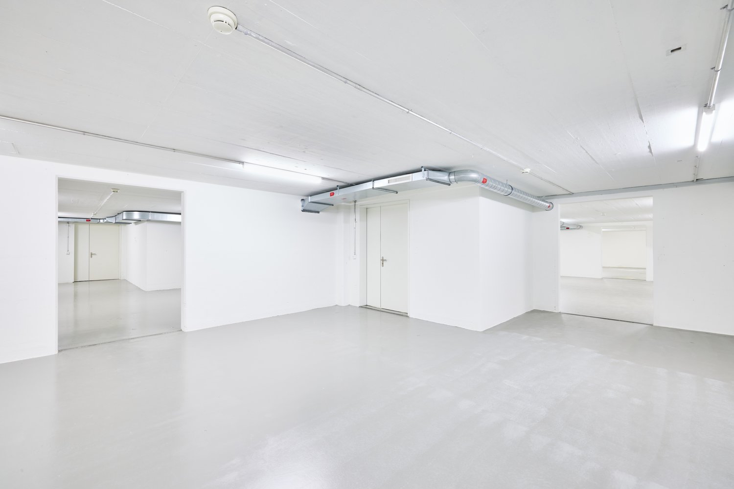 404m² storage room