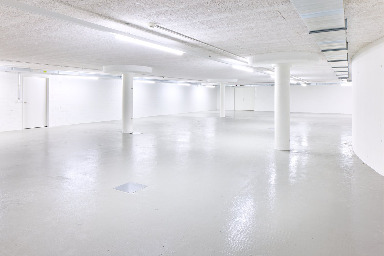 404m² storage room