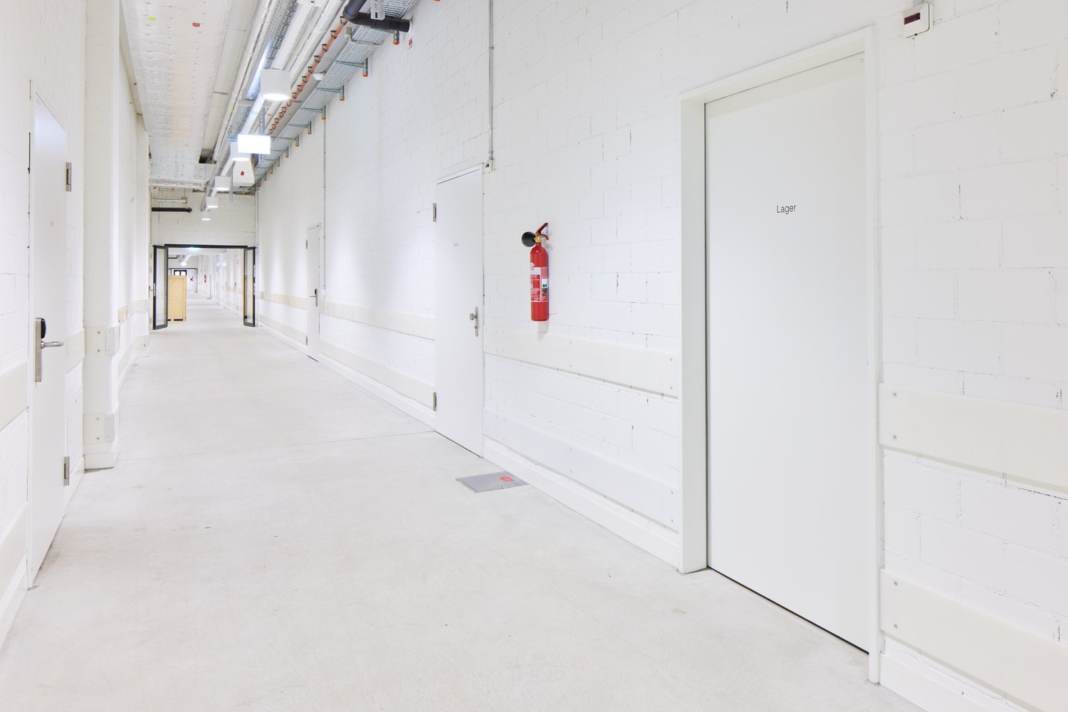 404m² storage room
