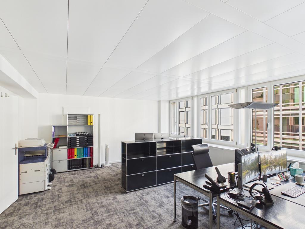 222m² office